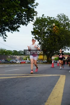 Runner Photo 4196516