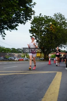 Runner Photo 4196517