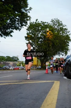 Runner Photo 4196536