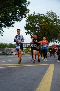 Runner Photo 4196566