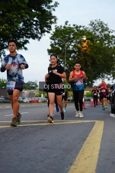 Runner Photo 4196575