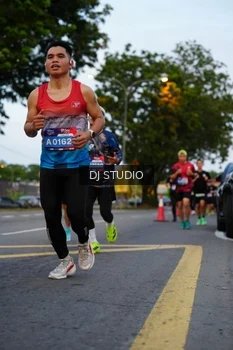 Runner Photo 4196597