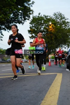 Runner Photo 4196602
