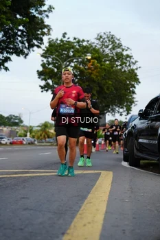 Runner Photo 4196613