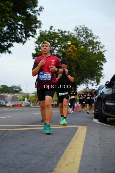 Runner Photo 4196615