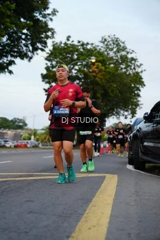 Runner Photo 4196618