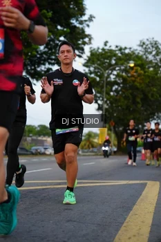 Runner Photo 4196627