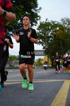 Runner Photo 4196628