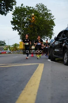 Runner Photo 4196630