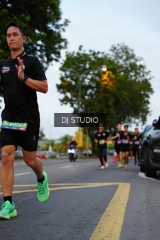 Runner Photo 4196633