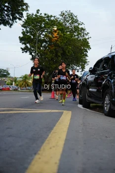 Runner Photo 4196635