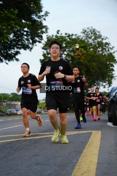 Runner Photo 4196643