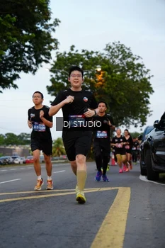Runner Photo 4196645