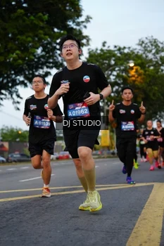 Runner Photo 4196649