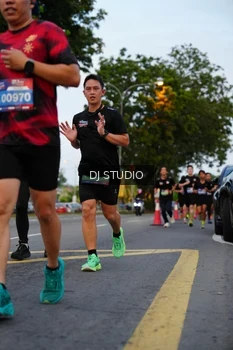 Runner Photo 4196652