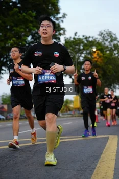 Runner Photo 4196655