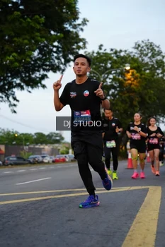 Runner Photo 4196657