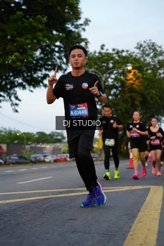 Runner Photo 4196659