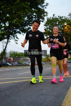 Runner Photo 4196675