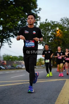 Runner Photo 4196676