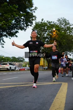 Runner Photo 4196697