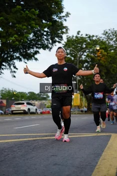 Runner Photo 4196699