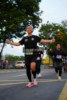 Runner Photo 4196703