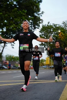 Runner Photo 4196705