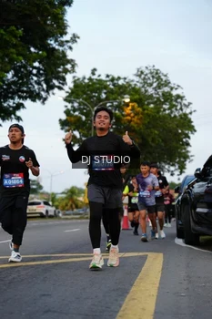 Runner Photo 4196708
