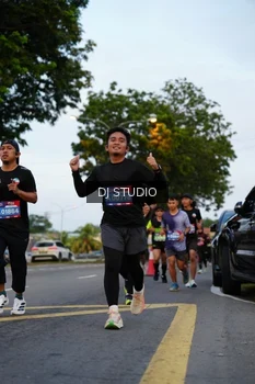 Runner Photo 4196710