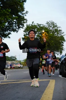 Runner Photo 4196712