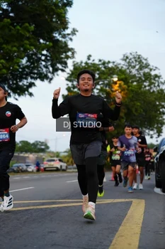 Runner Photo 4196713