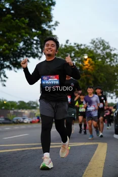 Runner Photo 4196715