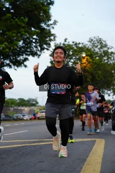Runner Photo 4196716