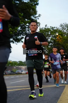 Runner Photo 4196723