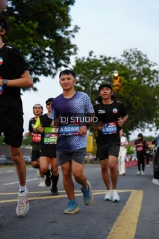 Runner Photo 4196725