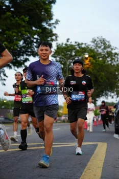 Runner Photo 4196730