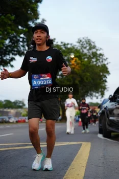 Runner Photo 4196734