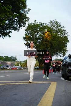 Runner Photo 4196743