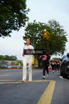 Runner Photo 4196749