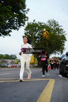 Runner Photo 4196751