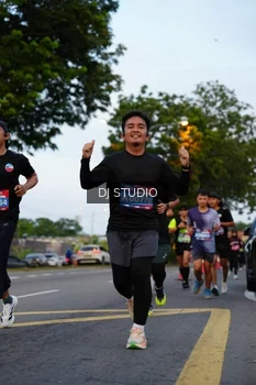 Runner Photo 4196752