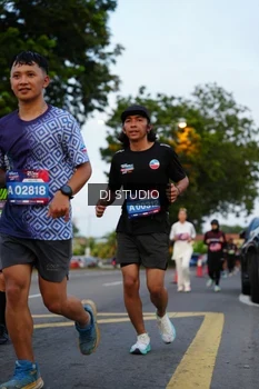 Runner Photo 4196753