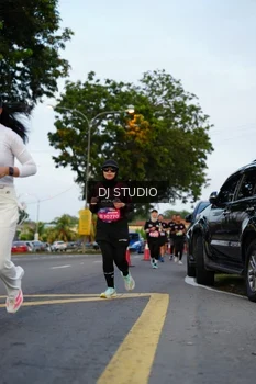 Runner Photo 4196755