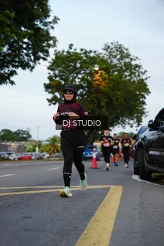Runner Photo 4196758