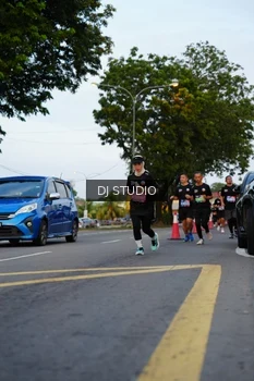 Runner Photo 4196776