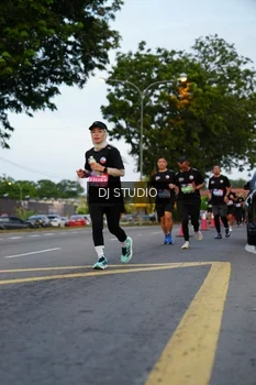 Runner Photo 4196793
