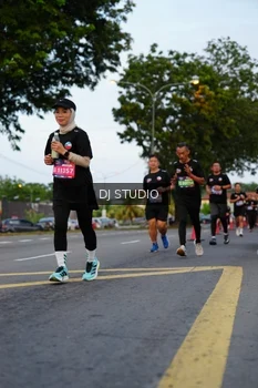Runner Photo 4196794