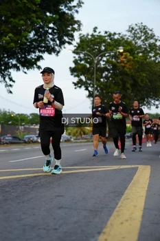 Runner Photo 4196795