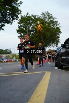 Runner Photo 4196796